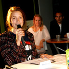 Marcella Zauner moderierte am runden Tisch.JPG