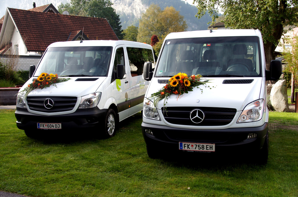 70 Kinder und ein Bus.JPG
