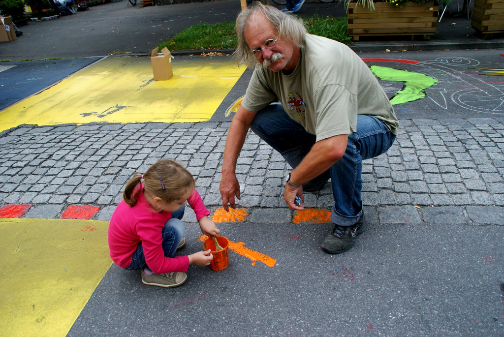Elina malte mit Helmut King.JPG