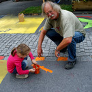 Elina malte mit Helmut King.JPG