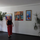 Sonja vor Bildern gr_.JPG