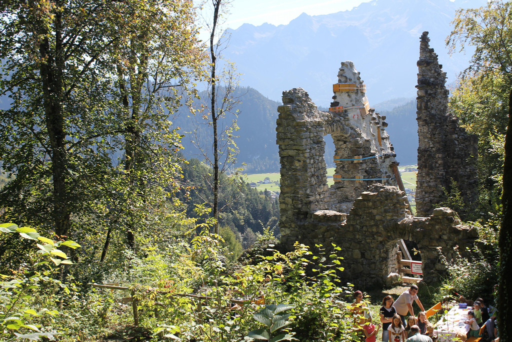 Burgruine 019.JPG