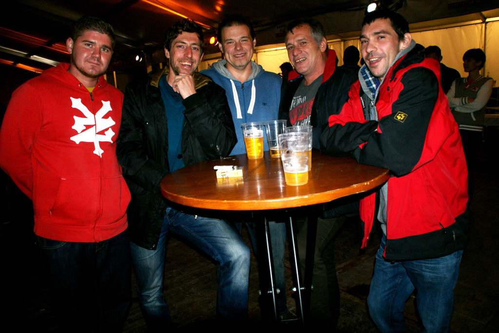 Rock im Zelt am Sportwochenende.JPG