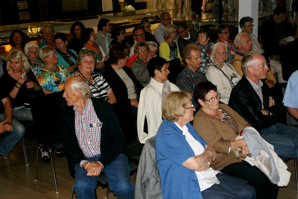 Viele Ersatzstoffe waren dem Publikum total unbekannt.JPG