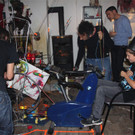 BK_Thomas Rauch in seinem Atelier mit Kunstmaschine 9.JPG
