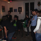 BK_Thomas Rauch in seinem Atelier mit Kunstmaschine 10.JPG