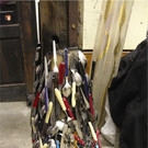 BK_Thomas Rauch in seinem Atelier mit Kunstmaschine 13.jpg