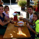 v_li_ Elena_ tatjana_ Melissa_ Nadine - fertigen Plastik-Armb__nder.JPG