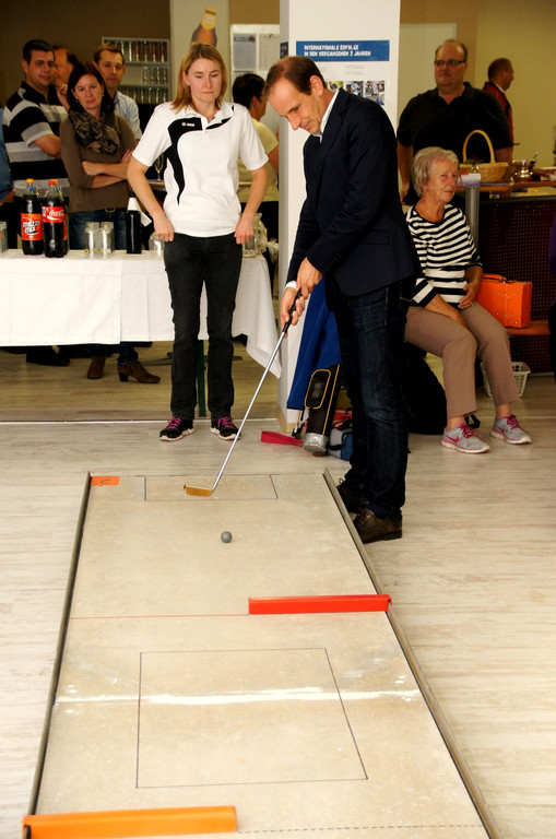 Dieter Egger_ Minigolf in der Halle.JPG