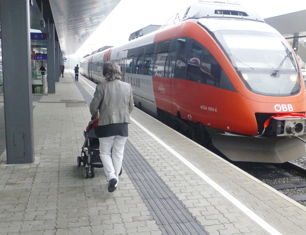Bahnhof5 Zug.jpg