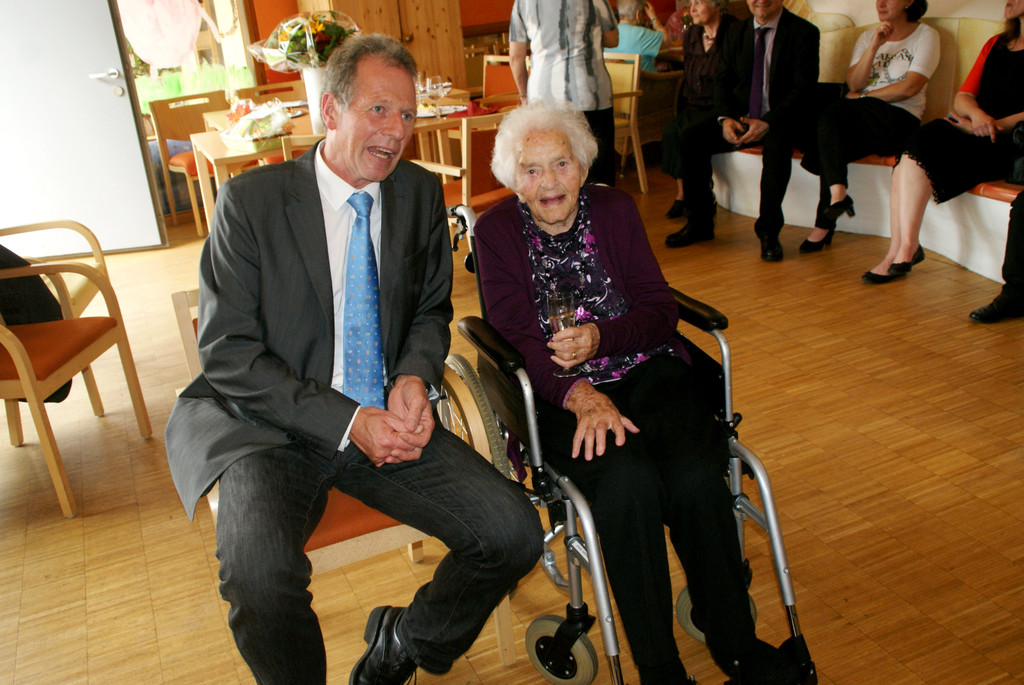Richard Amann kam zum Gratulieren.JPG