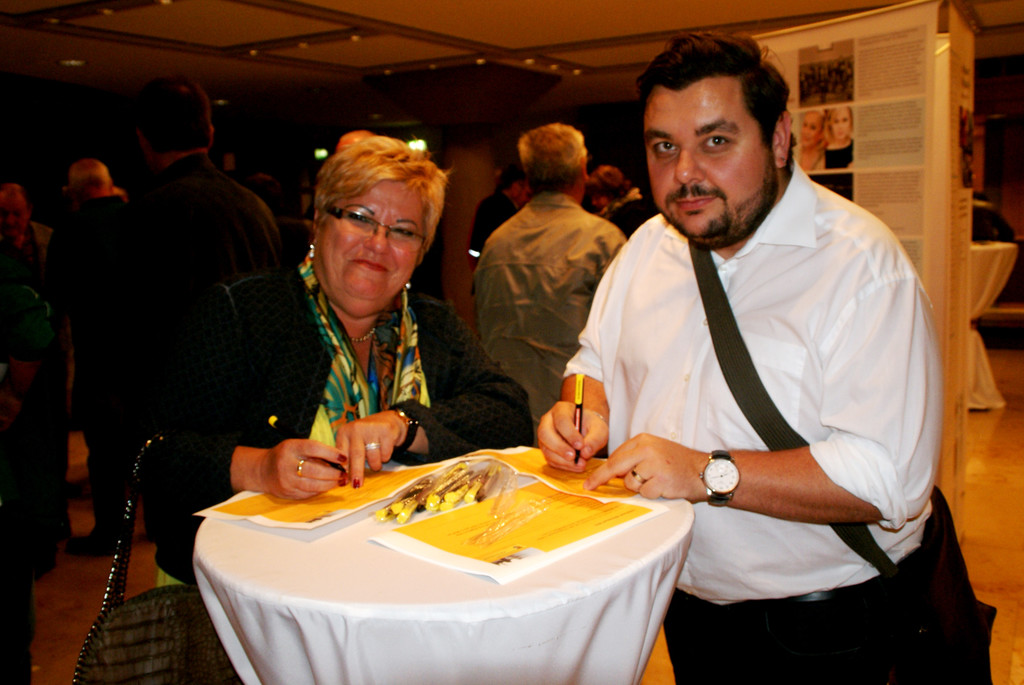 Carmen und Marcel machen mit.JPG