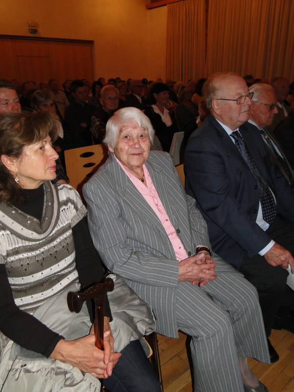 Dorf__lteste und Zeitzeugin Berta L__sser 98 Jahre.JPG