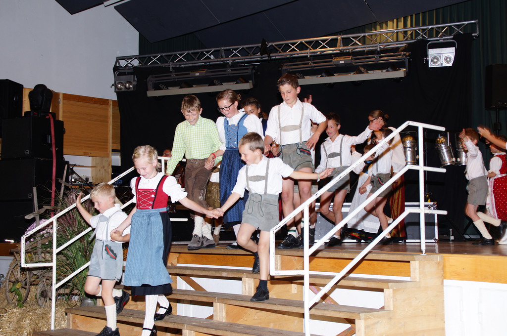 Kindertrachtengruppe Raggal.JPG