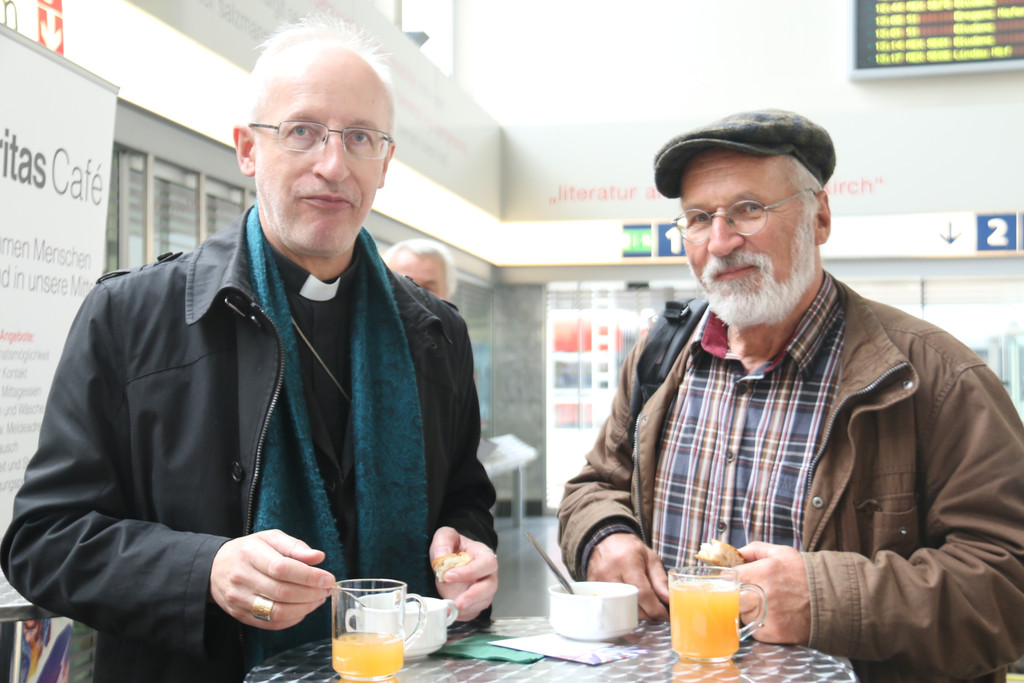 IMG_1297_Bischof Franz aus Wien und Yusuf aus Innsbruck.JPG