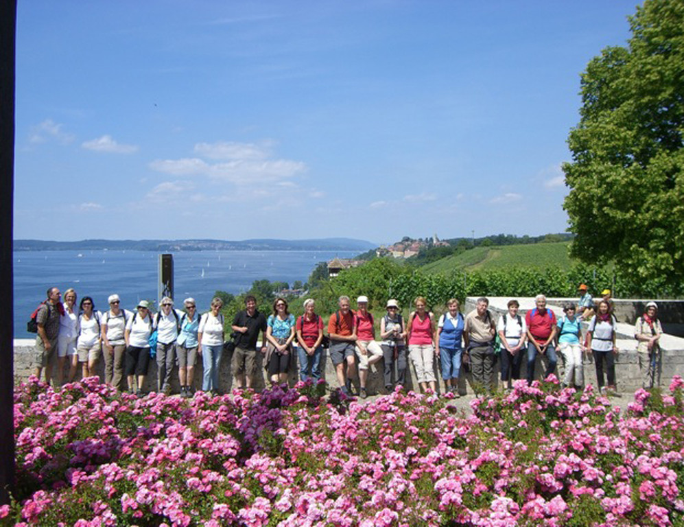 wandern16 Gruppe_  Blick auf Meersburg.jpg
