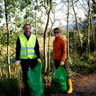 Dietmar Haller mit seiner Nachbarin Ingrid - der Verkehrs GR hat Dinge gefunden_ das glaubt man nicht_.JPG