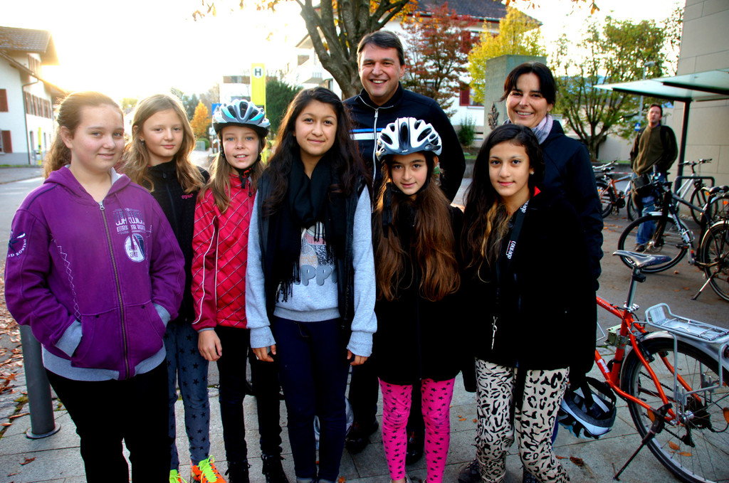 Doris K__nig_ Kurt Fischer_ Denijla_ Anna_ Paula_ esra_ K__bra und Gamze.JPG