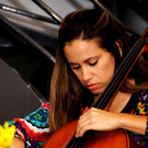 Yenisey Rodriguez begleitete auf dem Cello.JPG
