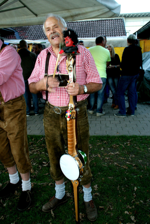 Helmuth mit der Teufelsgeige.JPG
