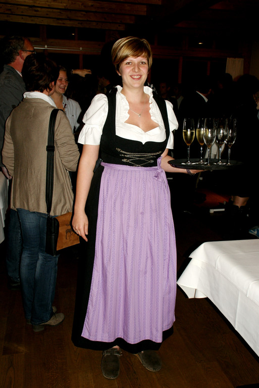 Katharina sorgte f__r das Wohl der G__ste.JPG