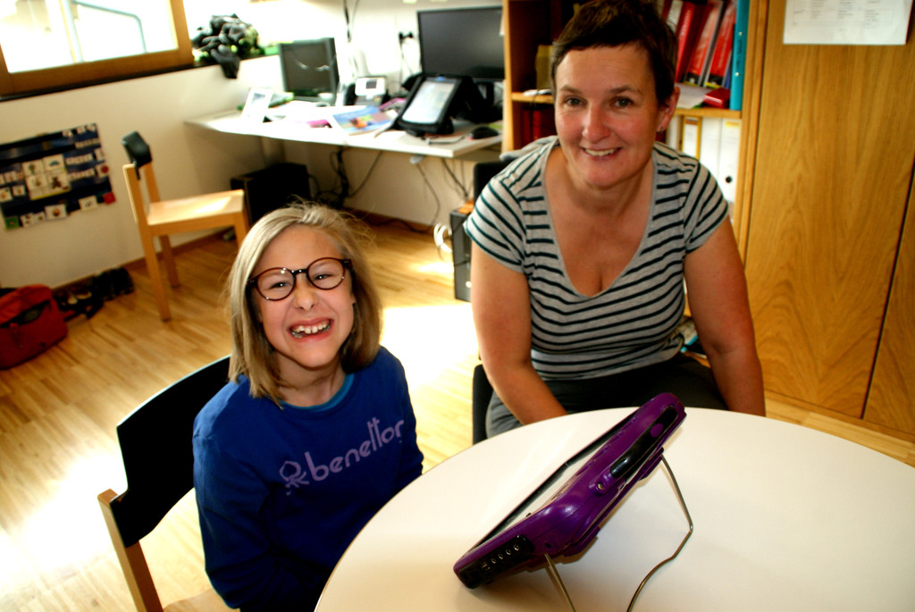 Amelie _10_ macht sich mit dem Computer verst__ndlich.JPG