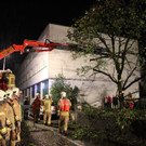 Baum stürzt auf Fahrzeuge in Lustenau