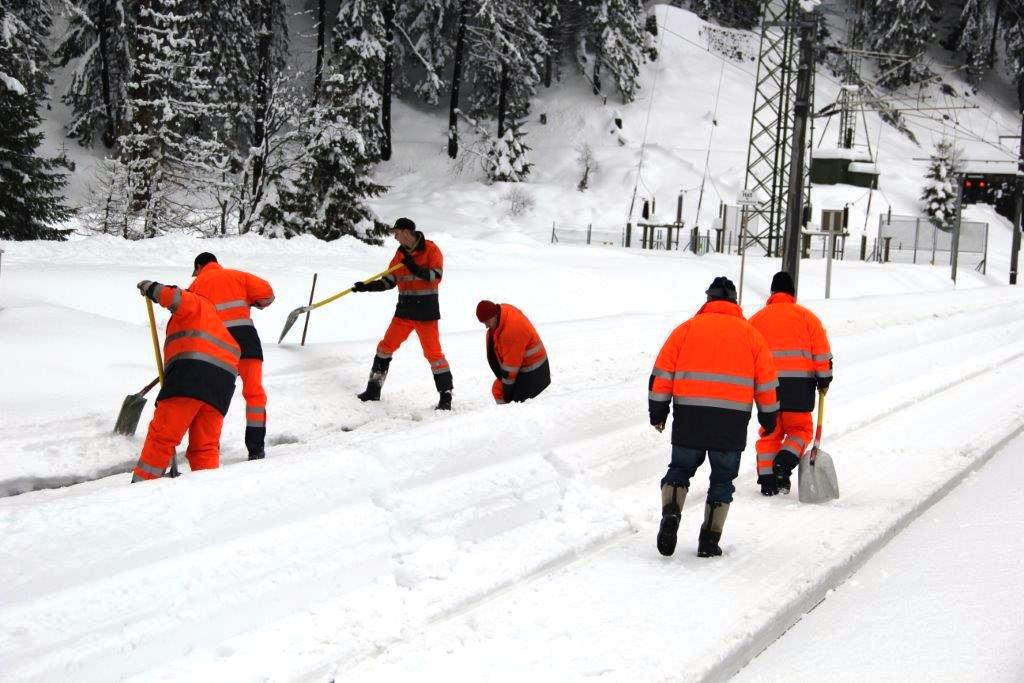 BB Mitarbeiter R__umeinsatz Langen.jpg