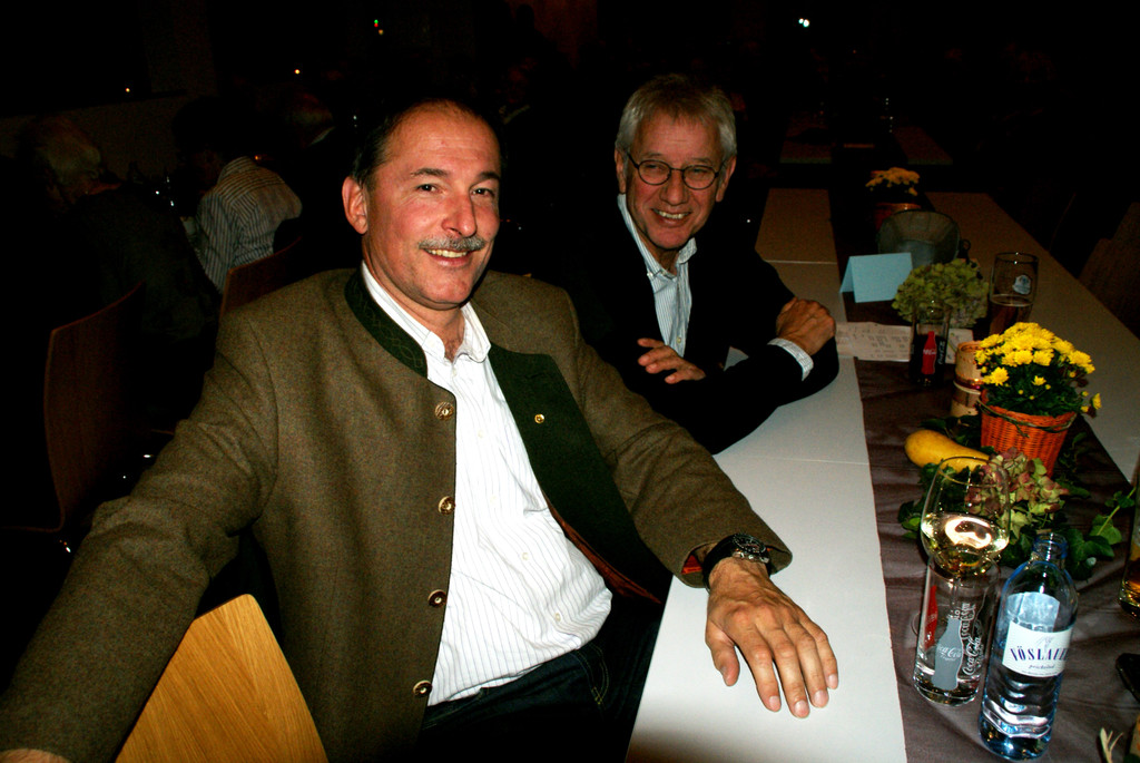 Auch Dietmar Haller und Helmut Gassner lie__en sich die Blumenpracht nicht entgehen.JPG