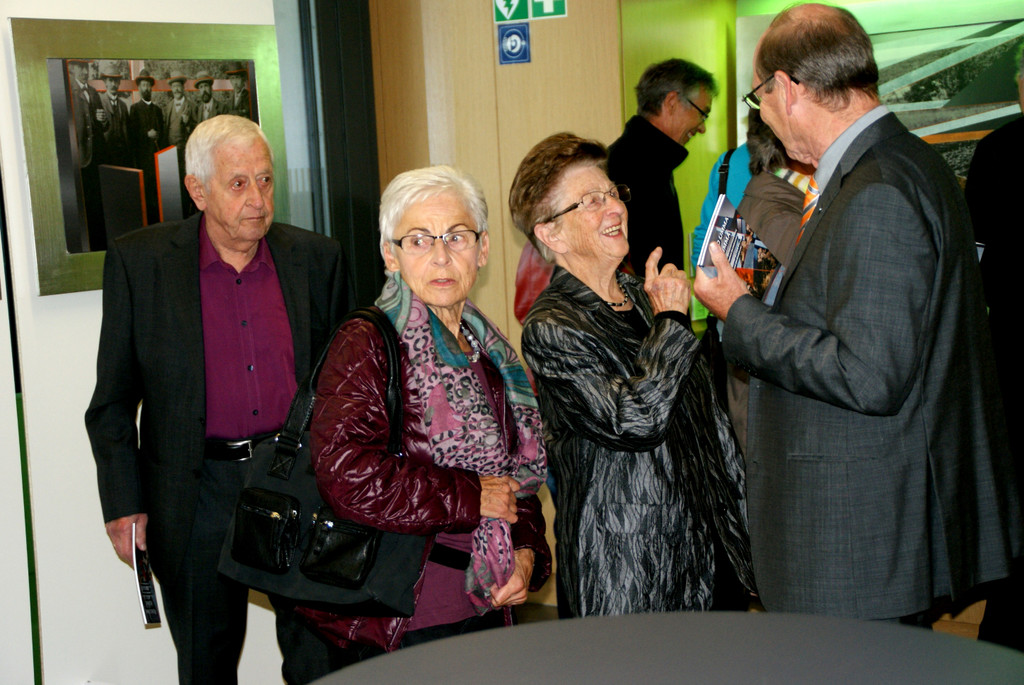 Das Interesse an den Bildern und alten Fotos war gro__.JPG
