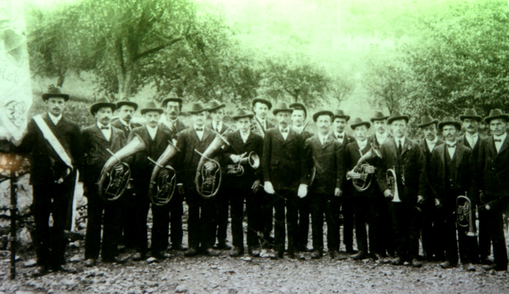 Die Koblacher Dorfmusik anno dazumal.JPG