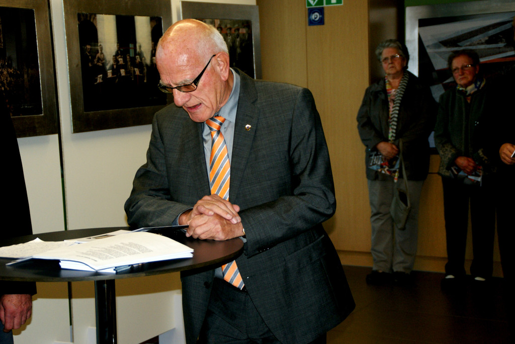 Werner G__chter las Gedichte zum Schmunzeln.JPG