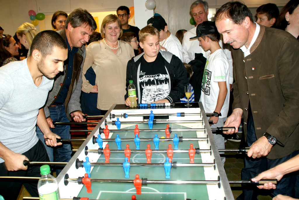 Kurt Fischer und Dietmar Haller lieferten sich ein hei__es Duell mit den Jugendlichen.JPG