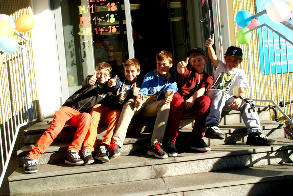 v_li_ Emanuel_ Alexander_ Christopher_ Paul und Shane - Daumen hoch f__r die Oase_.JPG