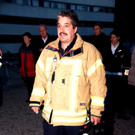 Arno Egle unterweist die Jugend in der Feuerwehrkunst.JPG