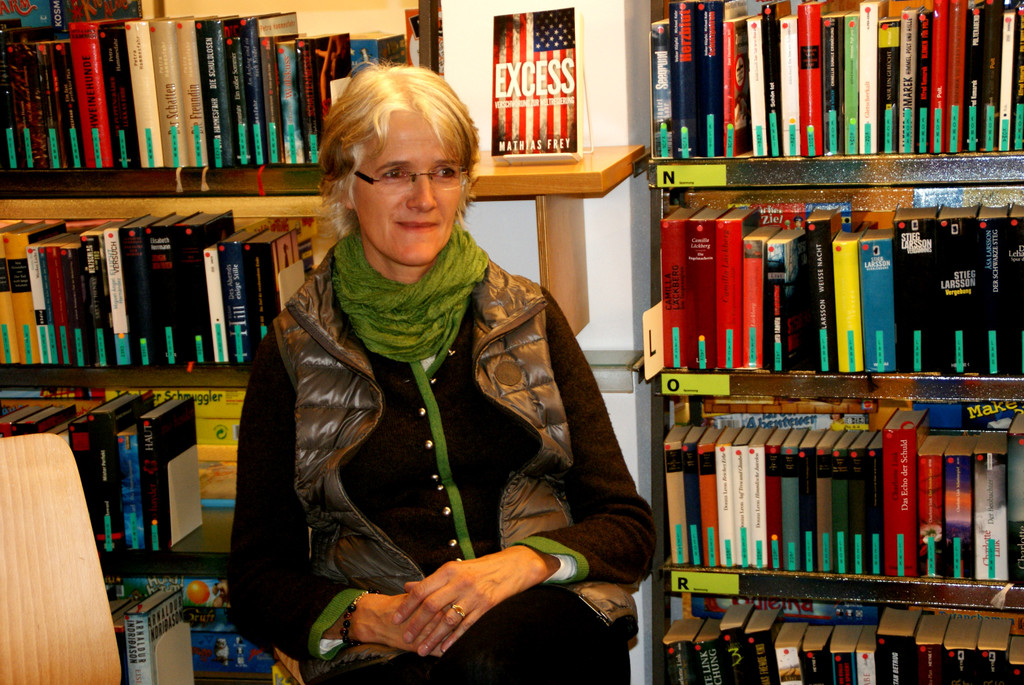 Birgit Rietzler las aus ihrem Buch V__gelewohl.JPG