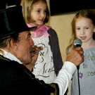 Edi 2000 brachte die Kinder zum Singen.JPG