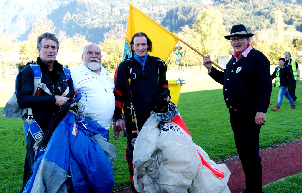 Die ISPU Fahne wurde eingeflogen.JPG