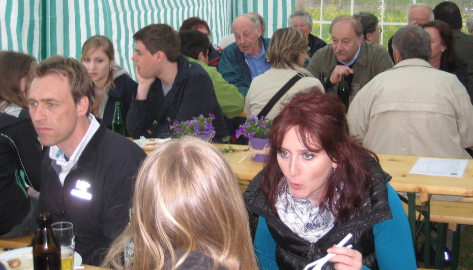 Besucher im Zelt IMG_0038_JPG-1273081295