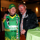 Gerry und Hans_ treue Fans des EHC.JPG