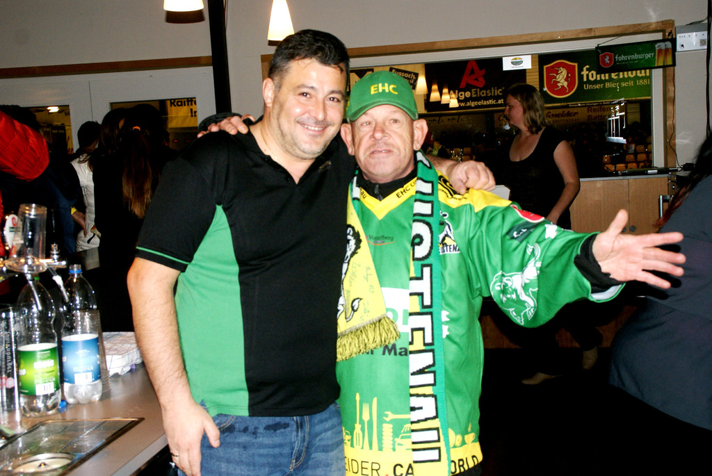 Treuer Fan_ Gerry und Zafer Yildirim.JPG