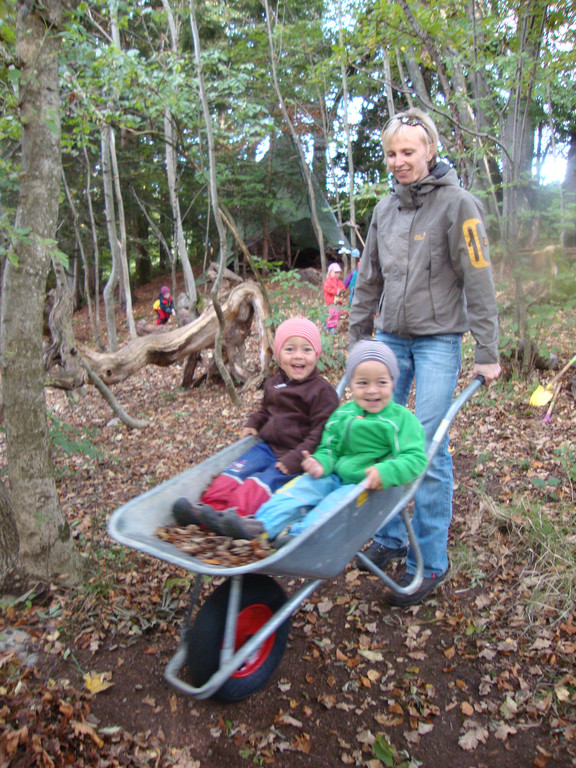 Waldspielgruppe am 8_10 _10_.JPG