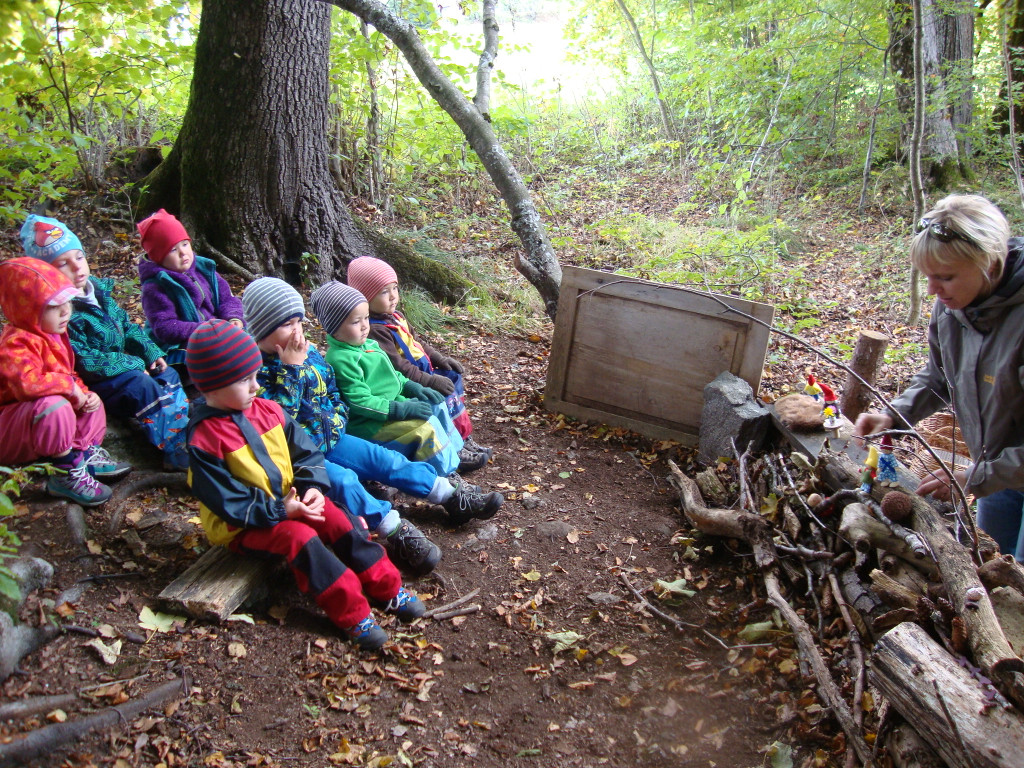 Waldspielgruppe am 8_10 _47_.JPG