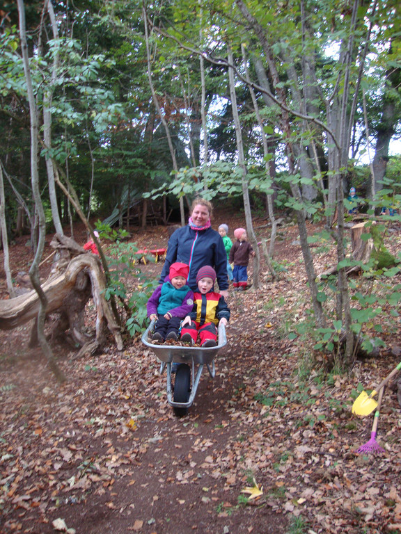 Waldspielgruppe am 8_10 _18_.JPG