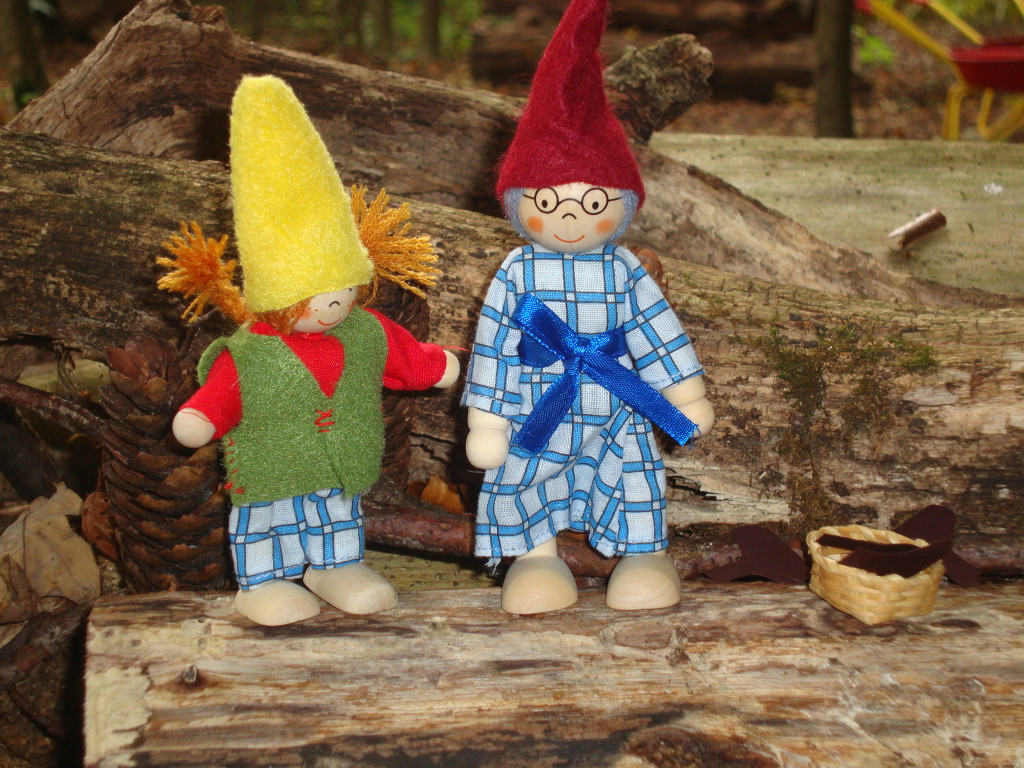 Waldspielgruppe am 8_10 _49_.JPG