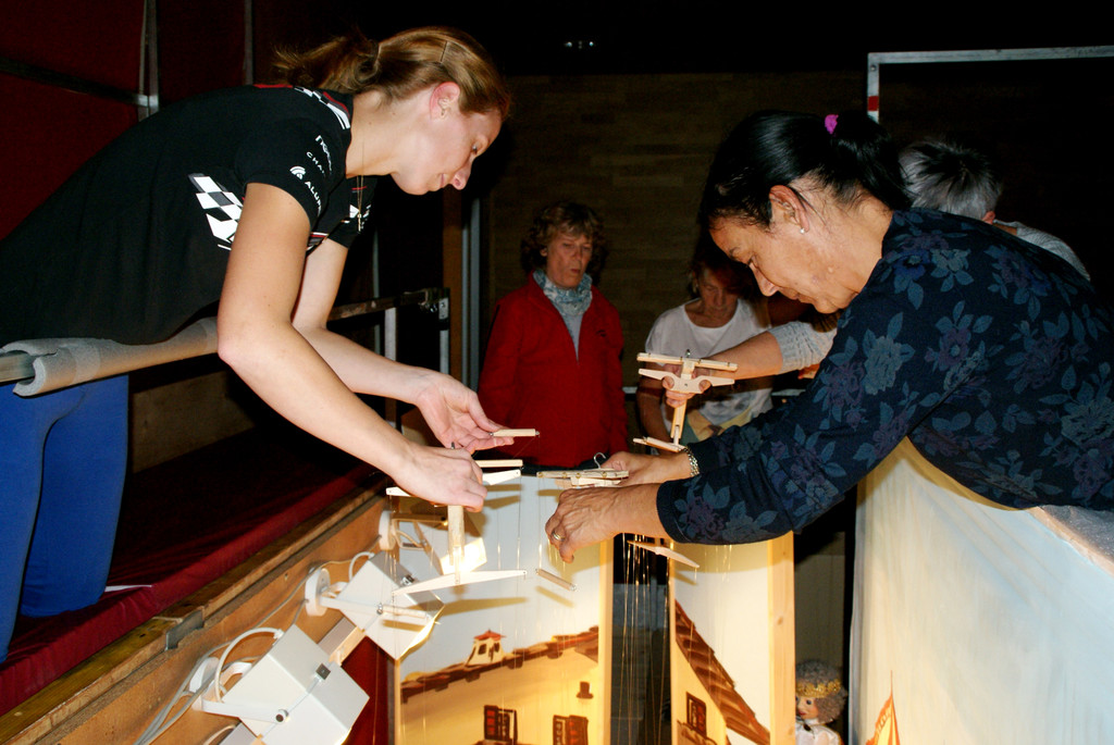Volle Konzentration beim Ziehen der F__den.JPG