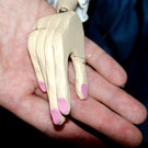 Selbst die Fingern__gel sind lackiert.JPG