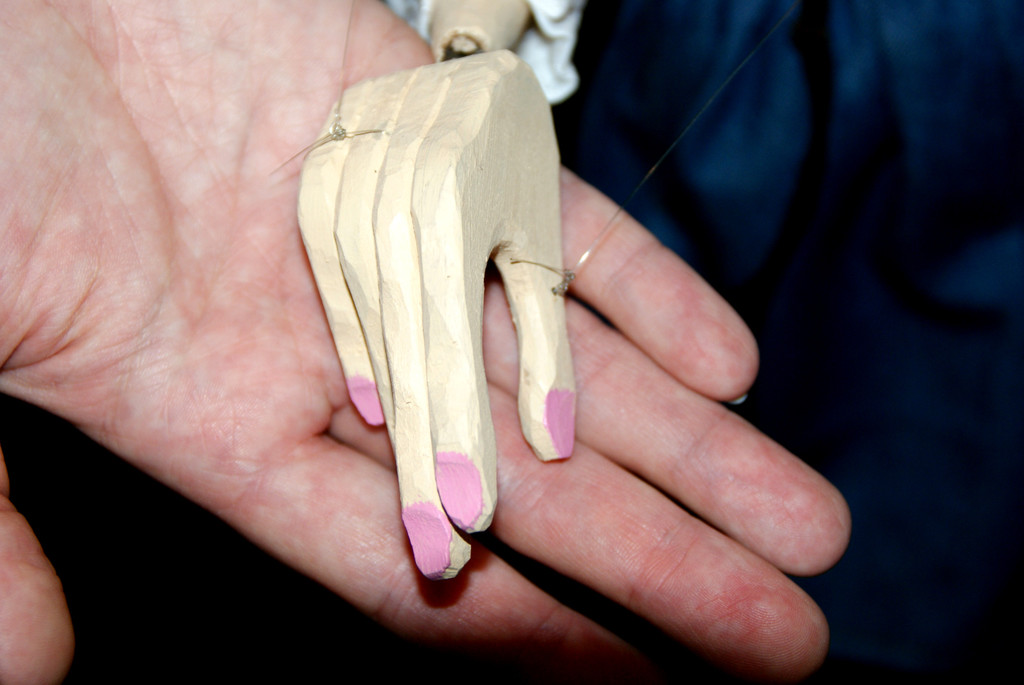 Selbst die Fingern__gel sind lackiert.JPG