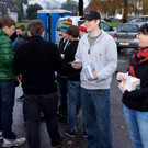 Die zuk__nftigen Lehrlinge brechen zu den Firmen auf.JPG