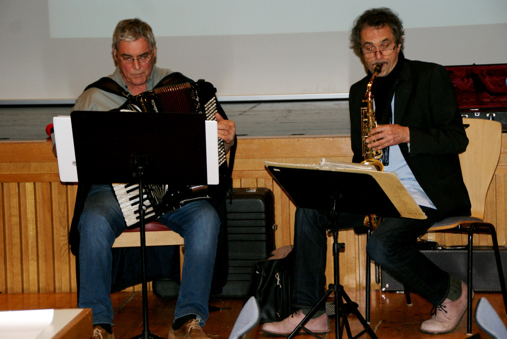 Bartlis_ Herbert Mayer und Harry Scheffknecht sorgten f__r musikalische Umrahmung.JPG